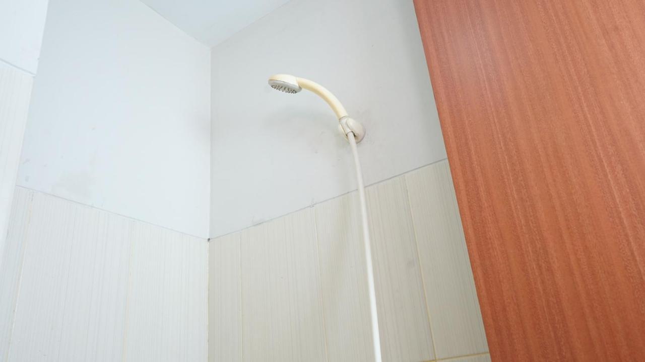 Green Lake View Just Sleep & Cozy Hotell Pondokcabe Hilir Eksteriør bilde